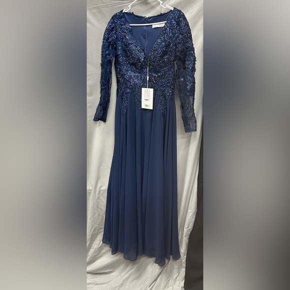 Mac Duggal 20388 NWOT EMBROIDERED ILLUSION LONG SLEEVE V NECK G… - Picture 4 of 6